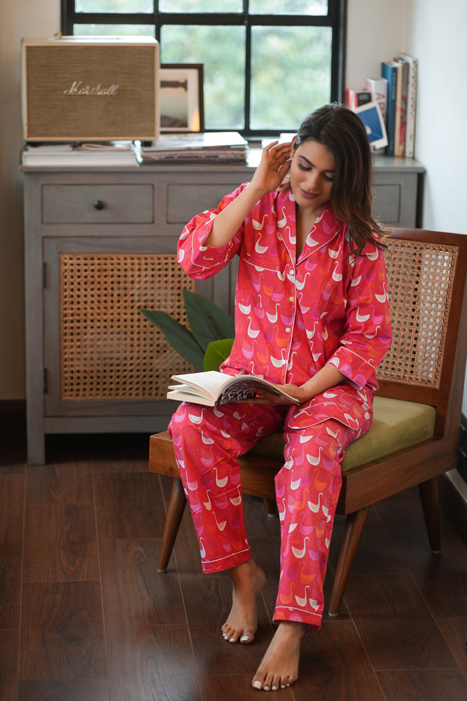 Load image into Gallery viewer, SWAN IN RED - TWINNING PAJAMA SET