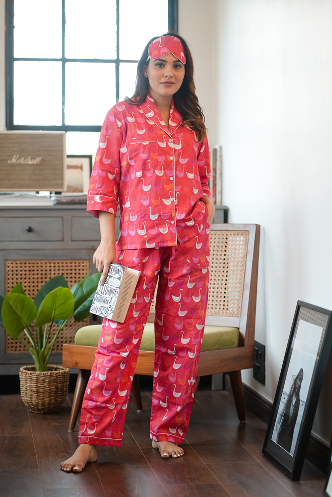 Load image into Gallery viewer, SWAN IN RED - TWINNING PAJAMA SET
